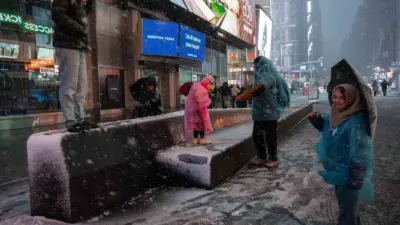 ABD’nin kuzeydoğusunda etkili olan şiddetli kar fırtınası New York ve