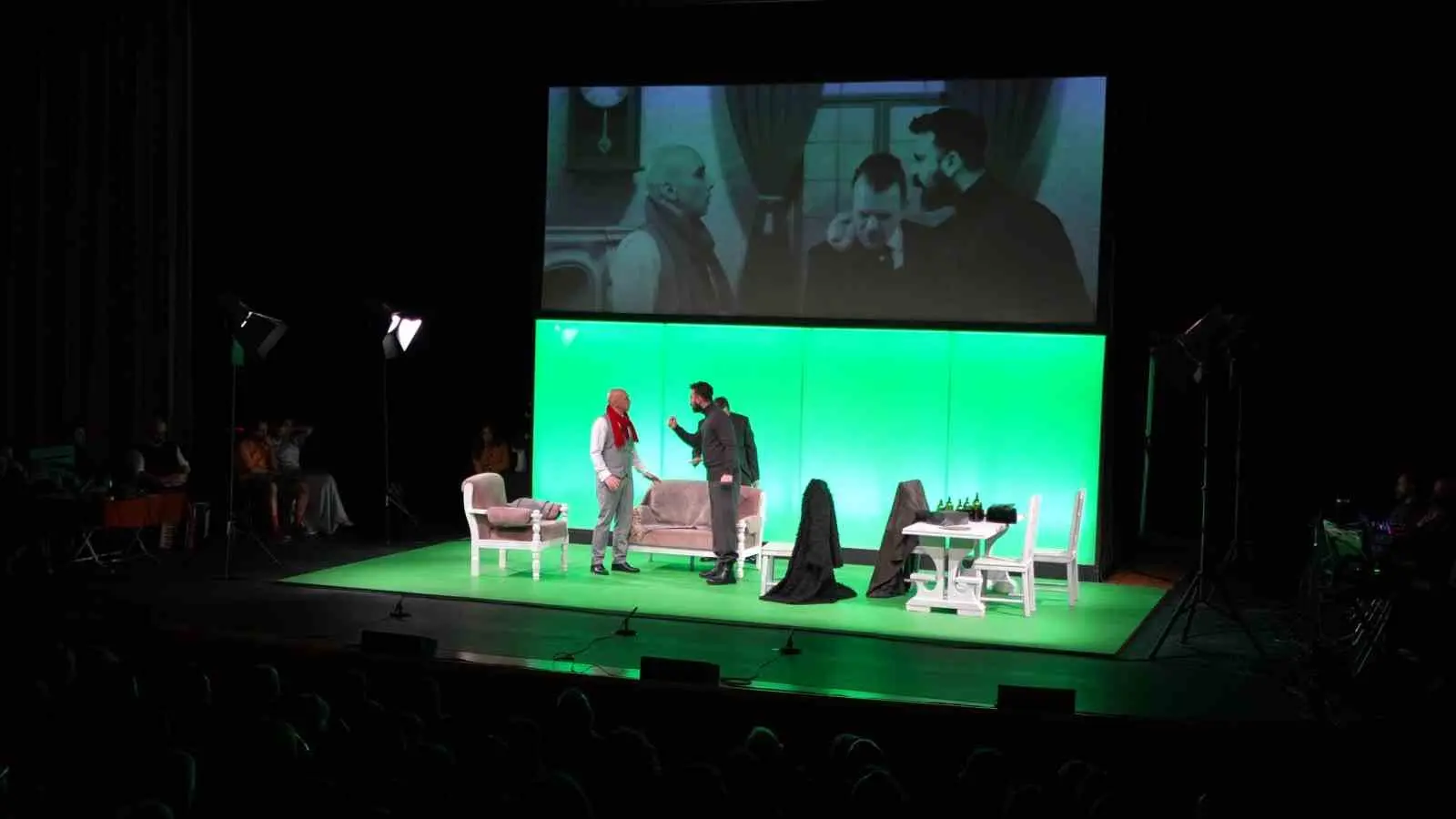 Bursa Büyükşehir Belediyesi Şehir Tiyatrosu, Albert Camus’nün kaleme aldığı, bireysel