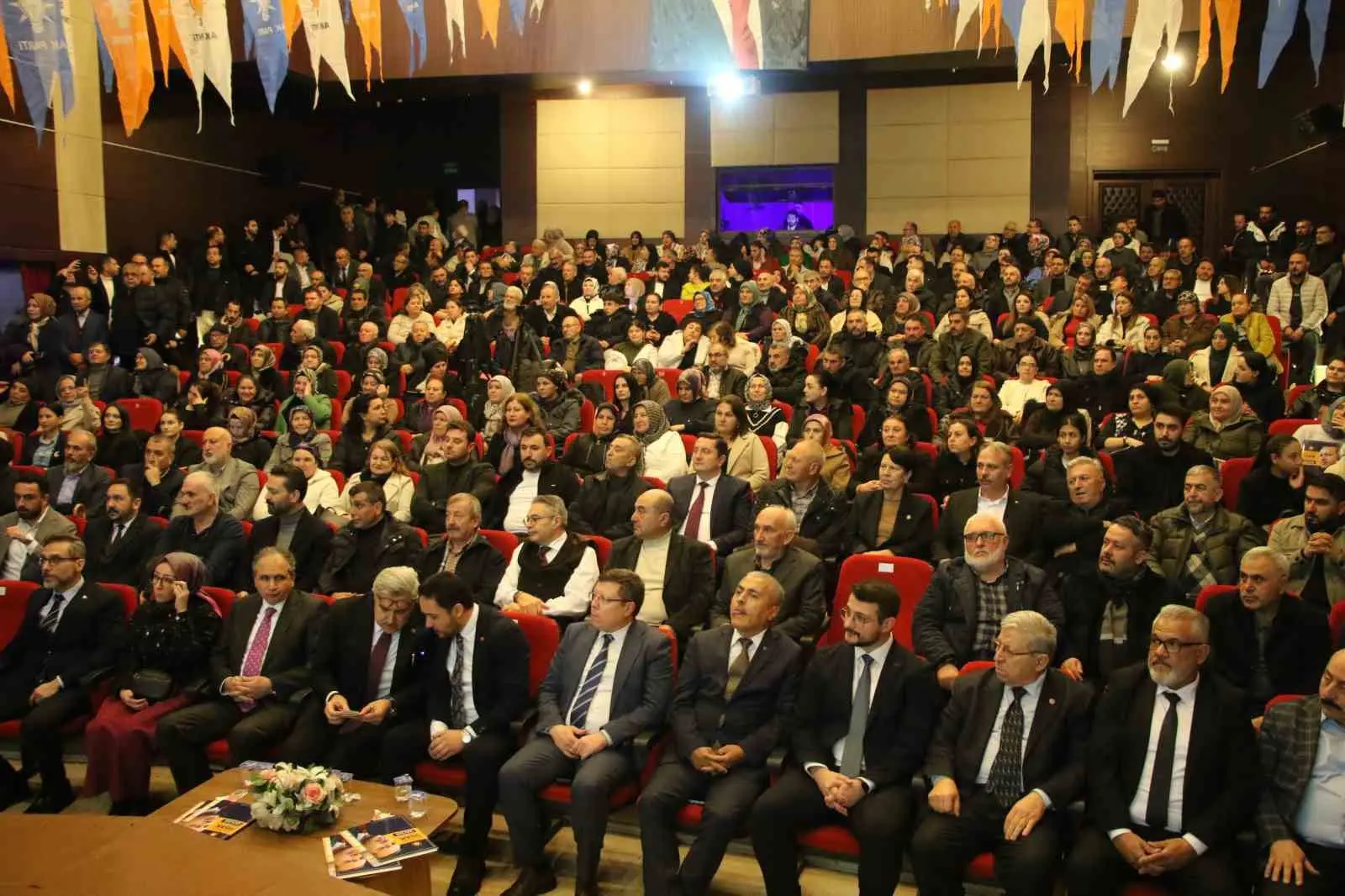 AK Parti Genel Başkan Yardımcısı Hüseyin Yayman, “Uşak’tan bir kez