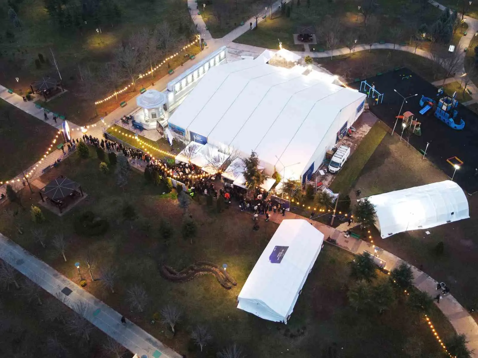 AK Parti Eskişehir İl Başkanlığı tarafından Dede Korkut Parkı’nda kurulan