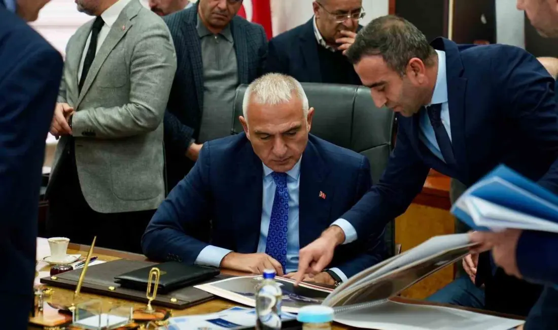 Akçadağ Belediye Başkanı Hasan Ulutaş, Kültür ve Turizm Bakanı Mehmet