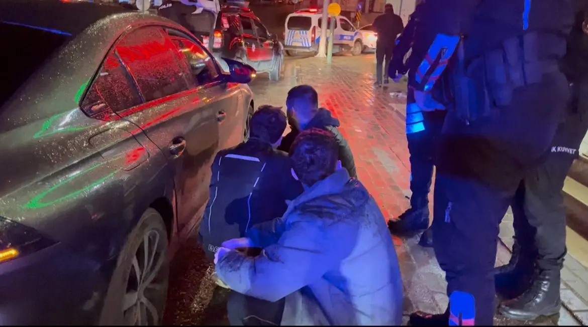 Bursa’da yunus ekiplerinin uygulamasını fark eden sürücü, polisin “dur” ihtarına