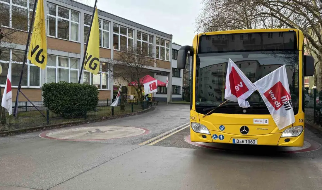Almanya’da toplu taşıma sektöründe çalışanlar, çalışma şartlarının iyileştirilmesi ve hafta