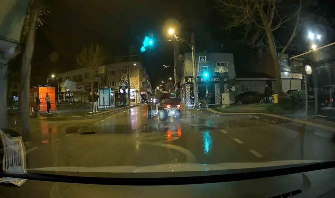 Bursa’nın Osmangazi ilçesinde ATV üzerinde drift atan iki arkadaşın trafiği