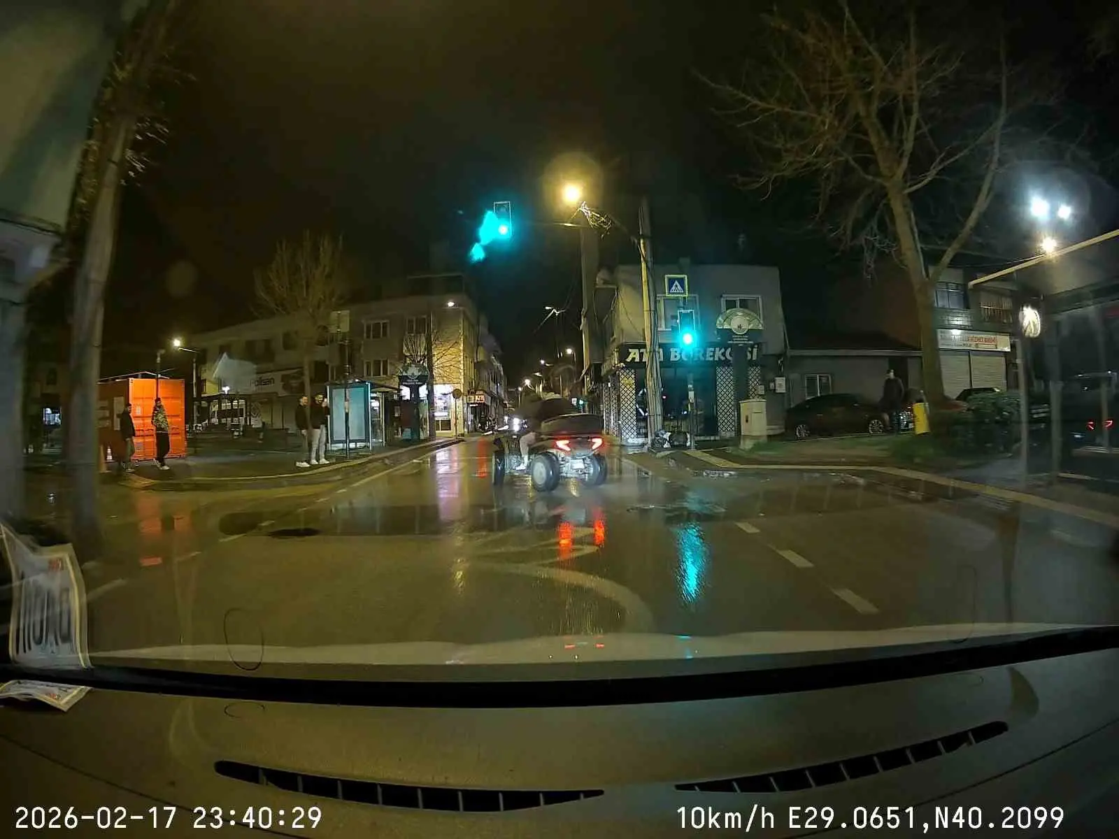 Bursa’nın Osmangazi ilçesinde ATV üzerinde drift atan iki arkadaşın trafiği