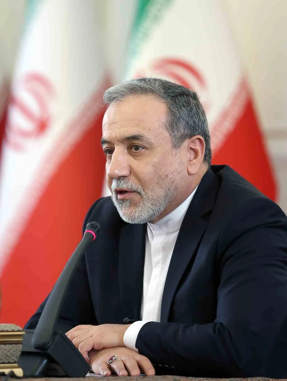 İran Dışişleri Bakanı Abbas Arakçi, perşembe günü ABD ile gerçekleştirilmesi