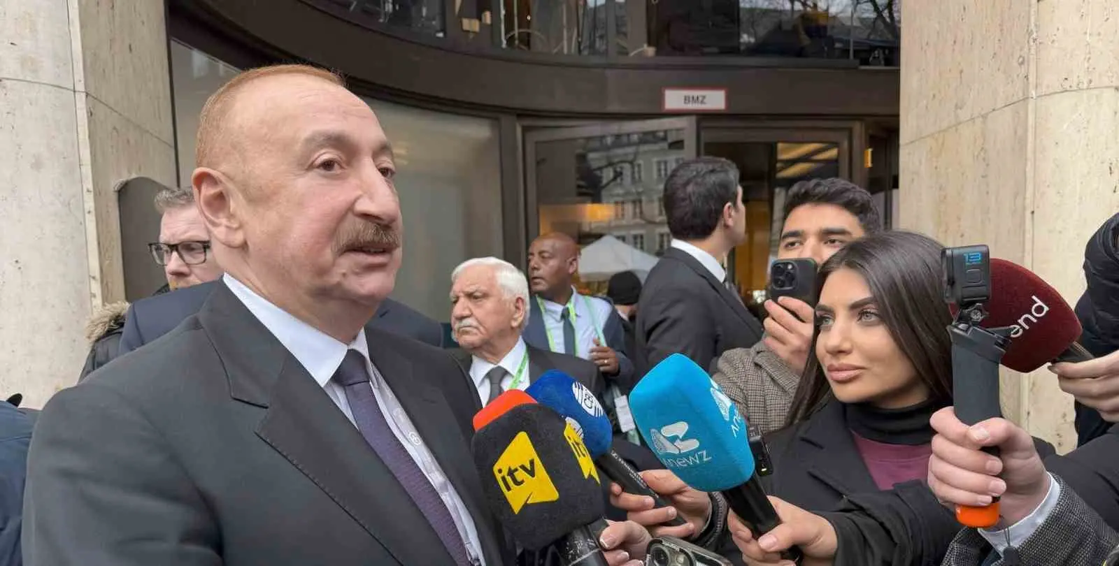 Azerbaycan Cumhurbaşkanı İlham Aliyev, Münih Güvenlik Konferansı’nda Azerbaycan’lı televizyon kanallarına