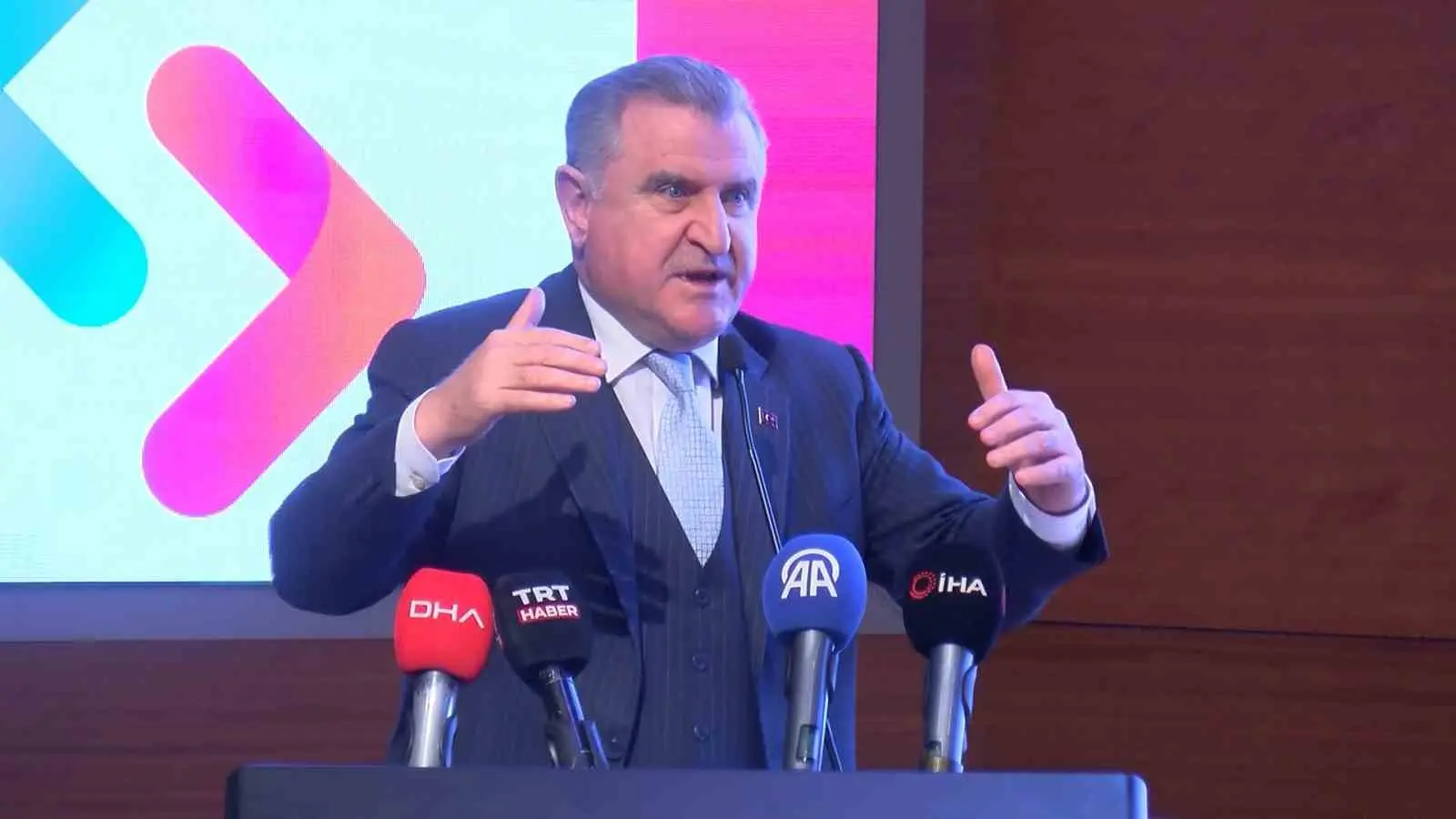 Gençlik ve Spor Bakanı Osman Aşkın Bak, “Cumhurbaşkanımız dijitalleşme konusunda,