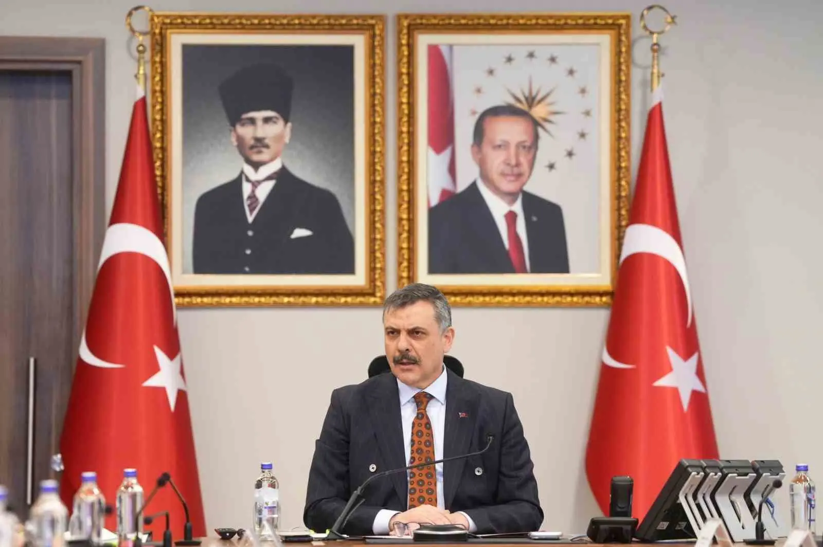 İçişleri Bakanı Mustafa Çiftçi, düzenlenen toplantıda birim amirleri ile bir