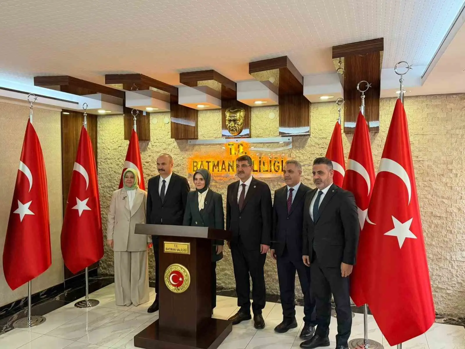 Aile ve Sosyal Hizmetler Bakanı Mahinur Özdemir Göktaş, bir dizi