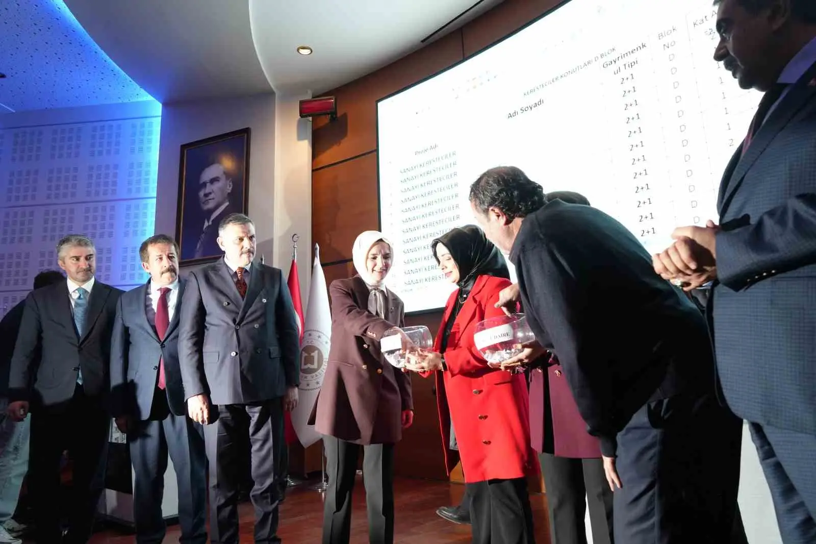 Aile ve Sosyal Hizmetler Bakanı Mahinur Özdemir Göktaş, “Kadını, çocuğu,