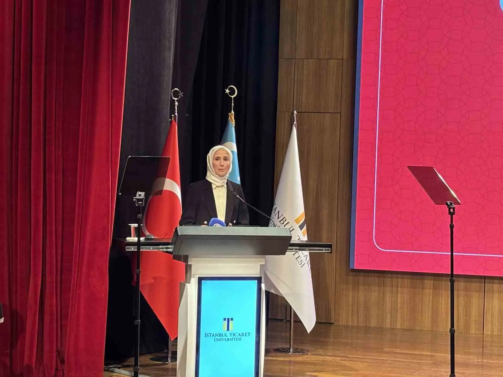 Aile ve Sosyal Hizmetler Bakanı Mahinur Özdemir Göktaş, “Dijital mecralar,