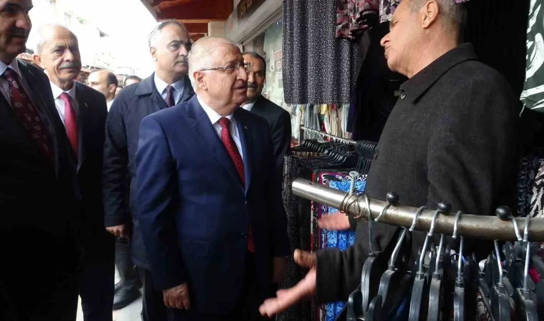 Milli Savunma Bakanı Yaşar Güler, Kilis’te esnaf ve vatandaşlarla bir