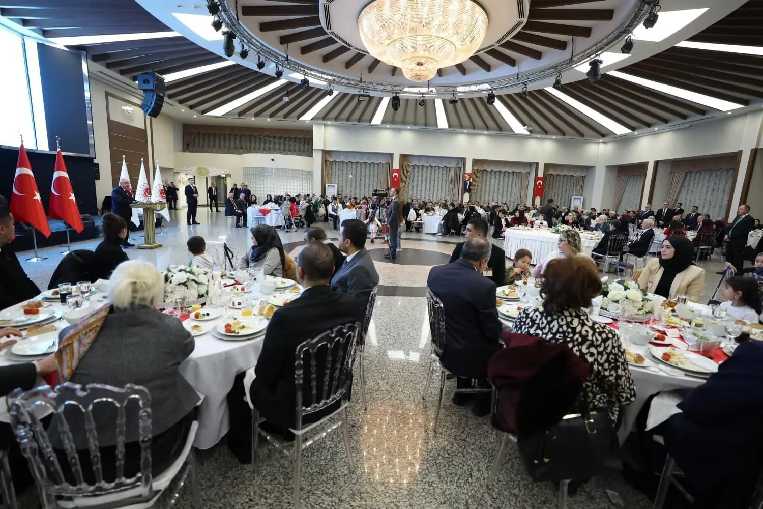 Milli Savunma Bakanı Yaşar Güler, şehit aileleri ve gazilerle iftarda