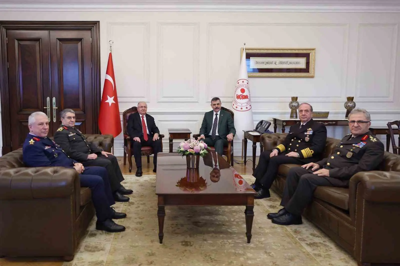 Milli Savunma Bakanı Yaşar Güler, komuta kademesiyle birlikte İçişleri Bakanı