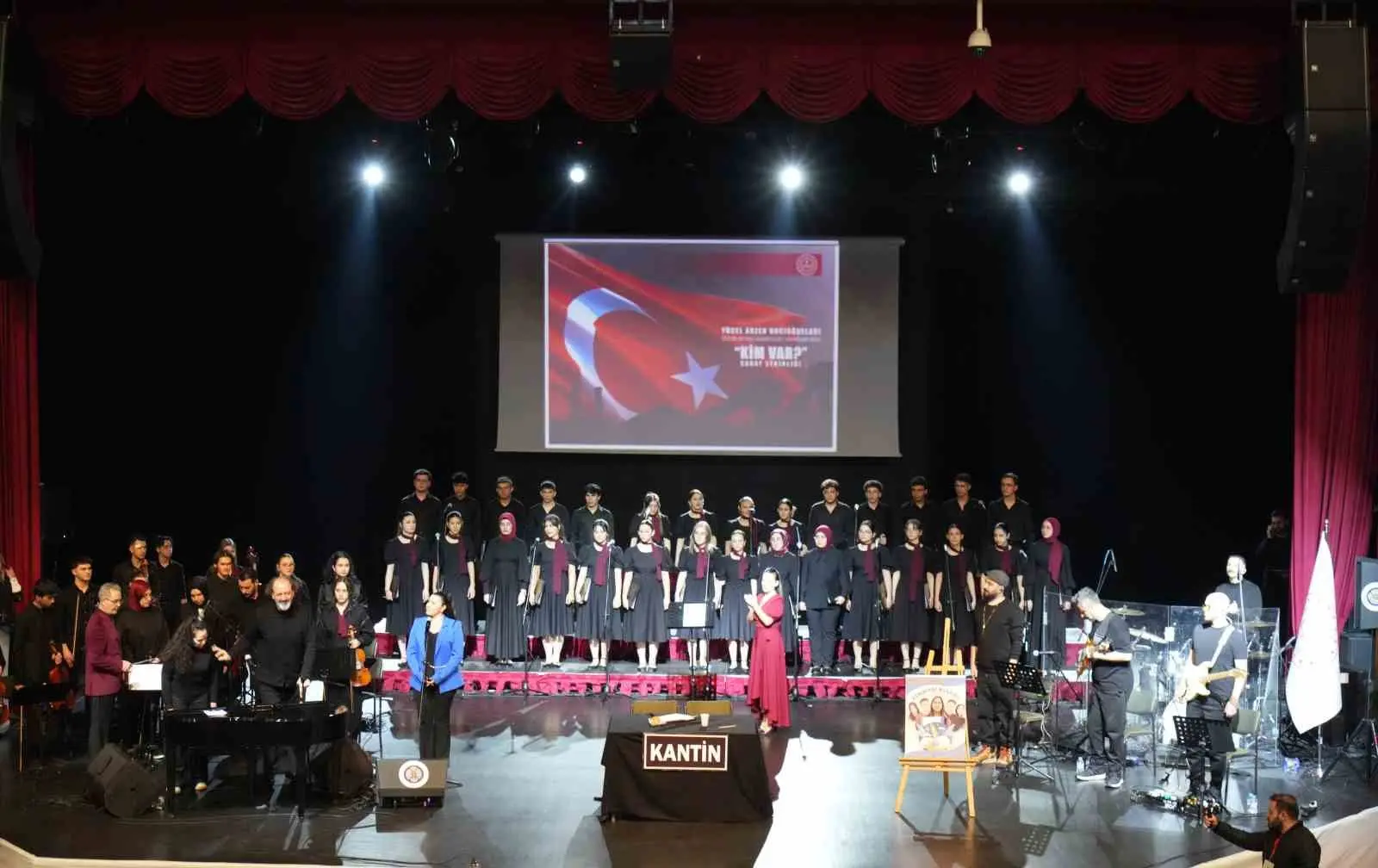 Milli Eğitim Bakanı Yusuf Tekin, “Bizi eleştiriyorlar. Geçmişine bağlı, gelecekten