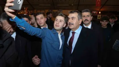 Milli Eğitim Bakanı Yusuf Tekin, Erzurum programı çerçevesinde, kent merkezinde