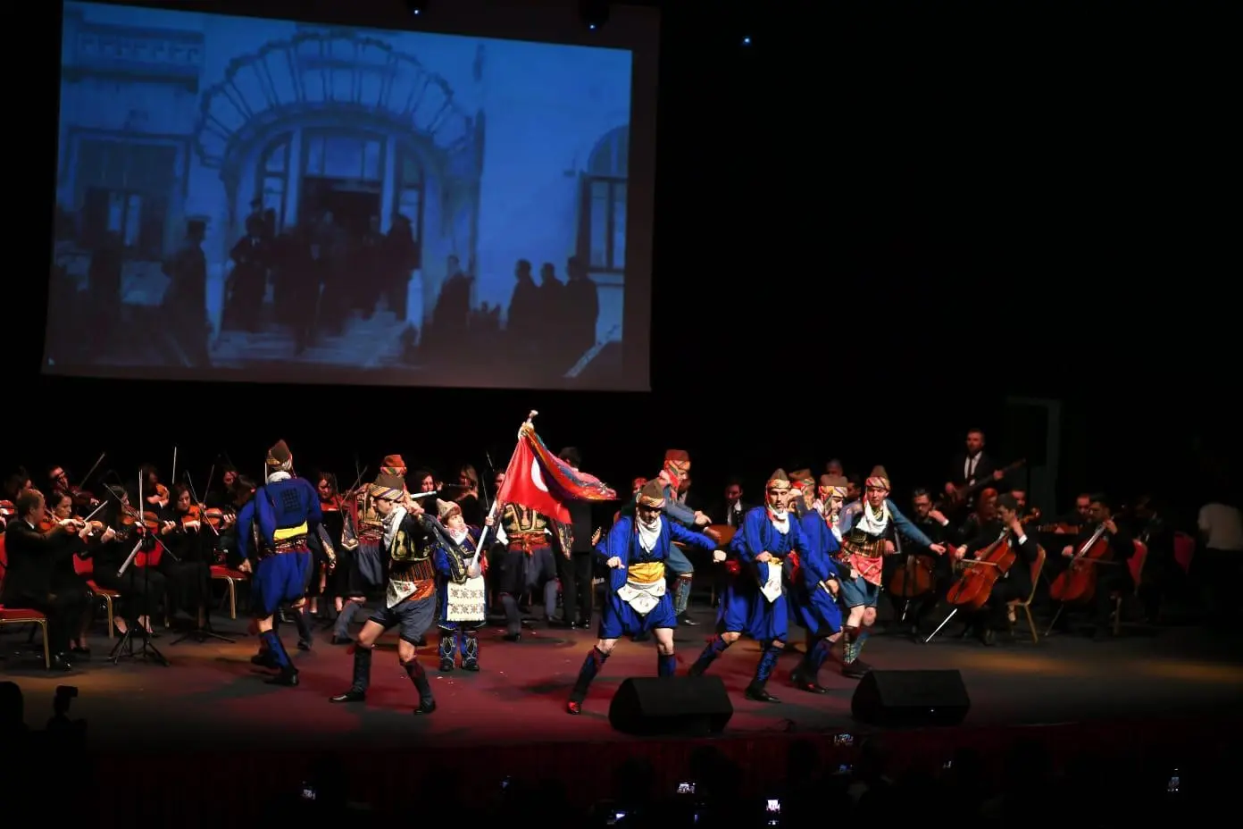 Balıkesir, bu akşam eşsiz bir müzik ve dans ziyafetine ev