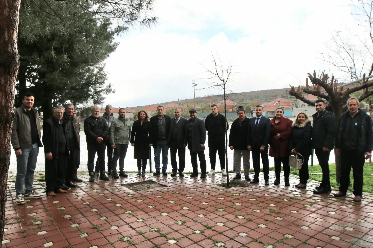 Yunusemre Belediye Başkanı Semih Balaban, mahalle ziyaretleri kapsamında Kışlaköy Mahallesi’ni