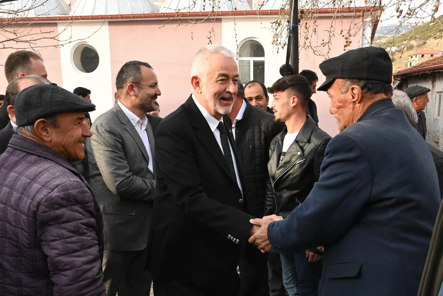 Isparta Belediye Başkanı Şükrü Başdeğirmen, Gelendost ilçesine bağlı Yeşilköy köyünü
