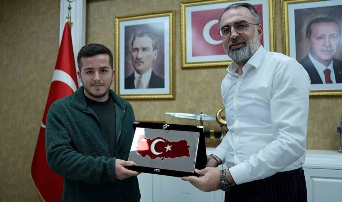 Bursa’nın Kestüel ilçesinde teslim ettiği kargonun içinde Türk bayrağı olduğunu