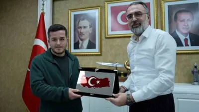 Bursa’nın Kestüel ilçesinde teslim ettiği kargonun içinde Türk bayrağı olduğunu