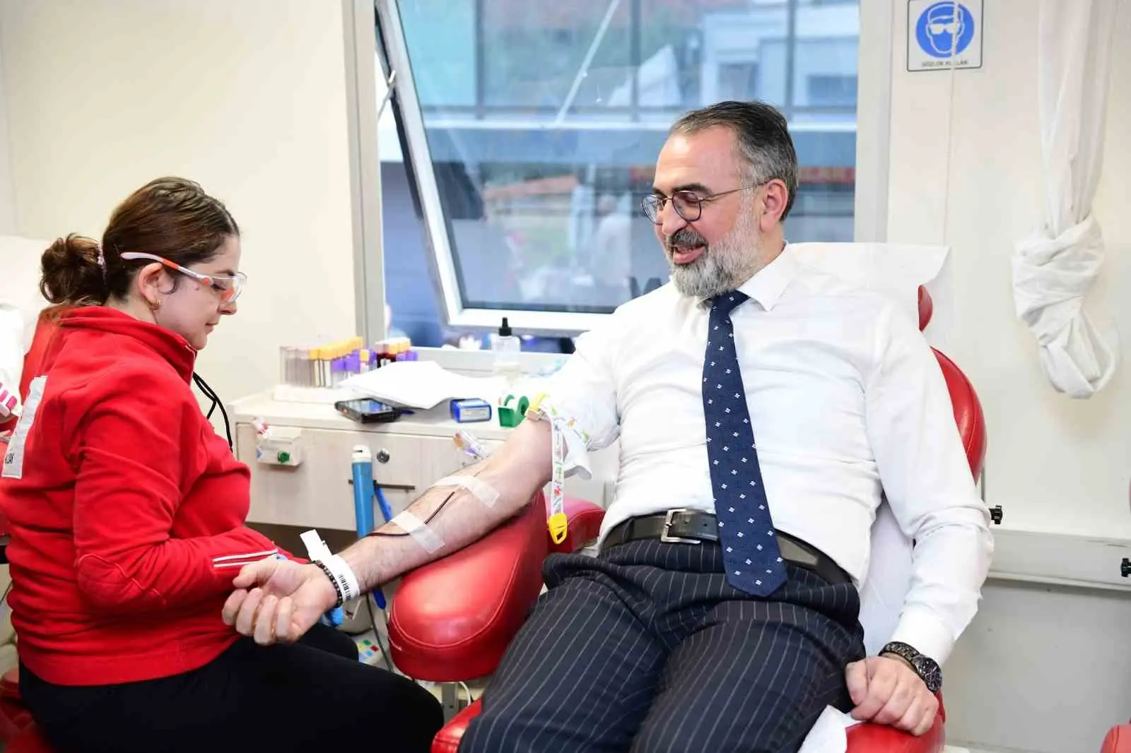 Kestel Belediye Başkanı Ferhat Erol, Ramazan ayı öncesinde kan bağışının