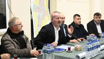 Dağkadı Mahallesi’nde mahalle sakinleriyle buluşan Karacabey Belediye Başkanı Fatih Karabatı,