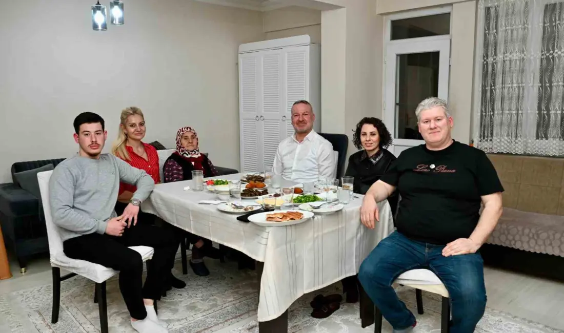 Karacabey Belediye Başkanı Fatih Karabatı, Ramazan’ın bereketini hemşehrileriyle aynı sofrada