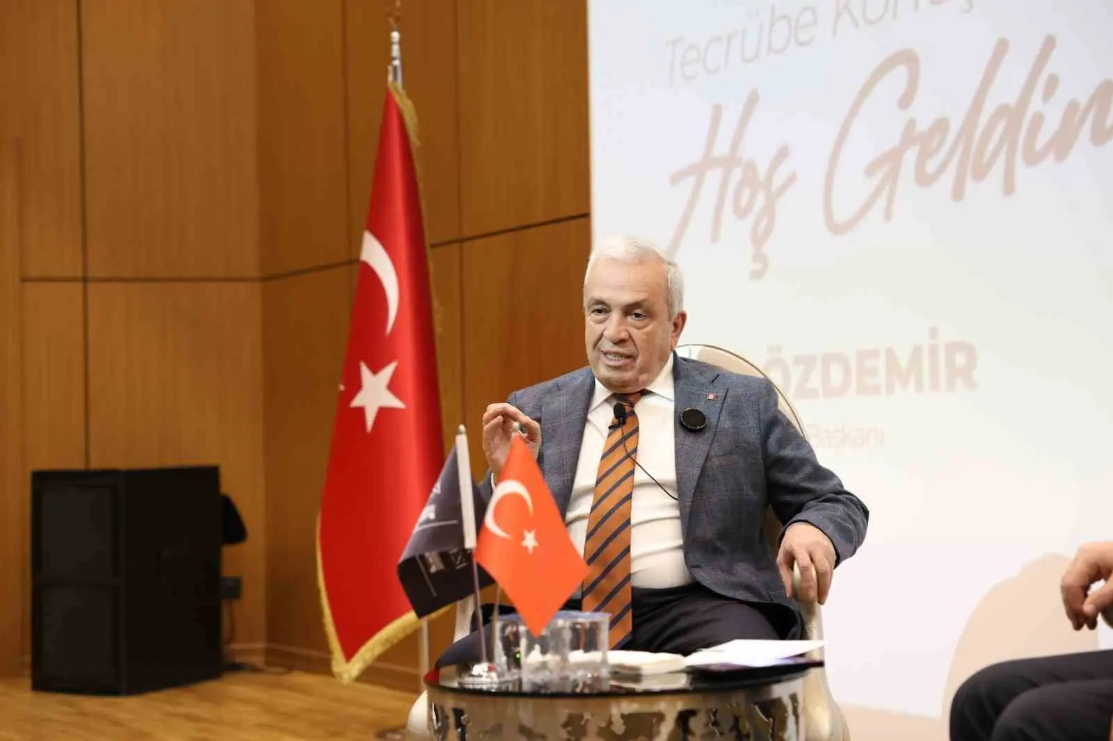 Nilüfer Belediye Başkanı Şadi Özdemir, Mudanya Üniversitesi tarafından düzenlenen “Tecrübe