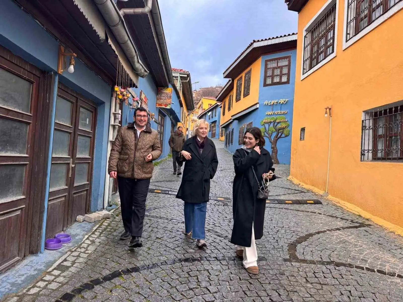 Ünlü sunucu ve oyuncu Berna Laçin, Denizli’de katıldığı Üreten Kadınlar