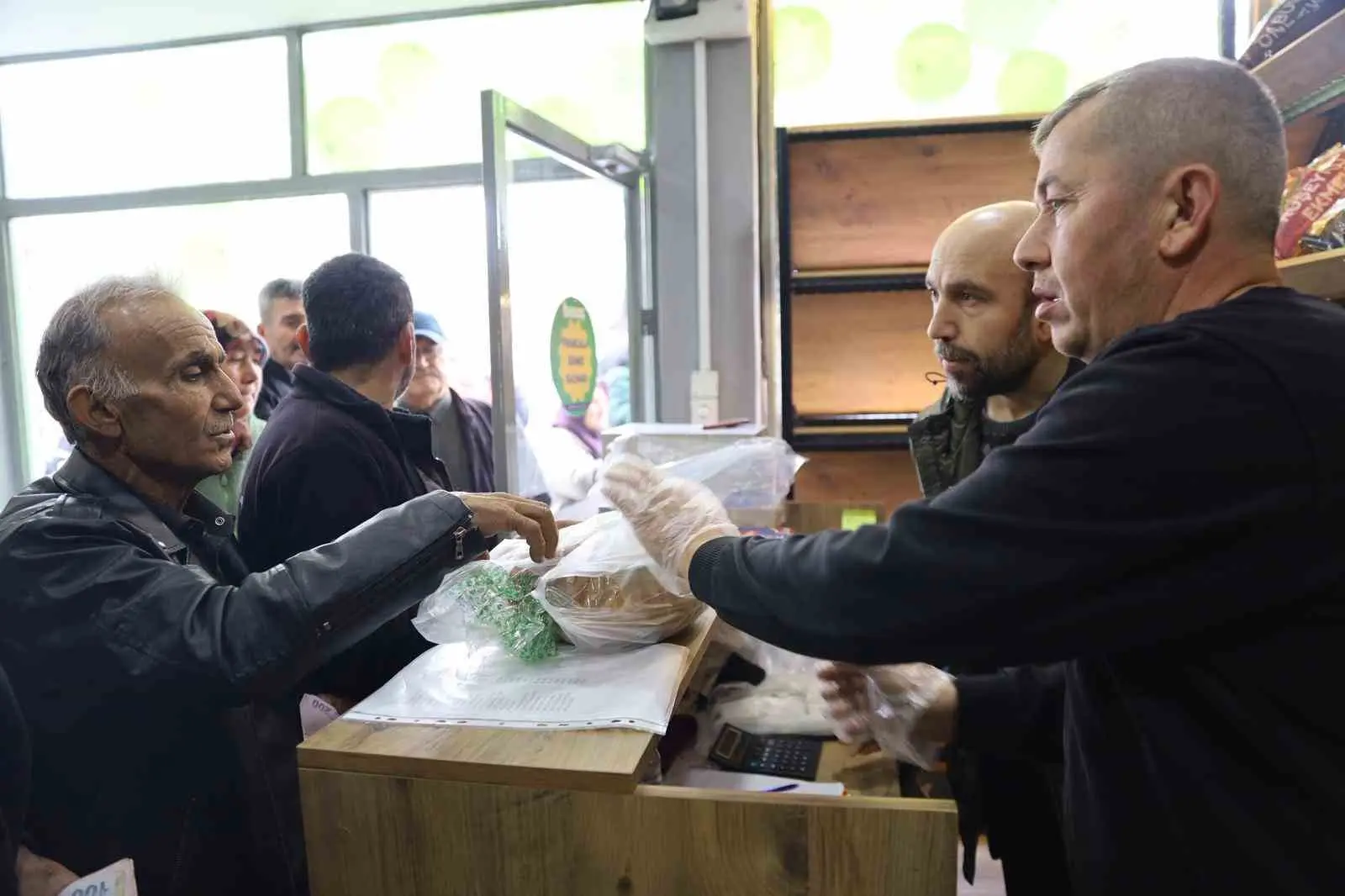 Bursa Büyükşehir Belediyesi, vatandaşların uygun fiyatlı ve güvenilir gıdaya daha