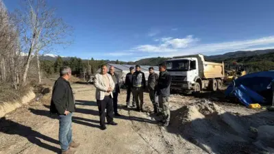 Beyağaç Belediyesi, Yeniçeşme Mahallesi’de yağmursuları tarafından bozulan yolları düzenleme çalışması