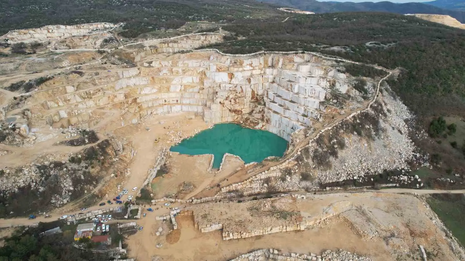 Bursa’nın Orhaneli ilçesine bağlı Erenler Mahallesi’nde eski mermer ocağında ortaya