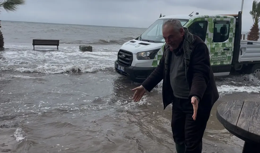 Marmara Denizi’nde etkili olan fırtına nedeniyle oluşan dev dalgalar, Bursa’nın