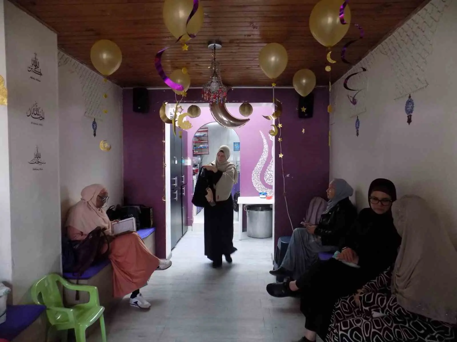 Kolombiya’nın başkenti Bogota’ya yaşayan Müslümanlar, Estambul Camii’ndeki iftar sofralarında bir