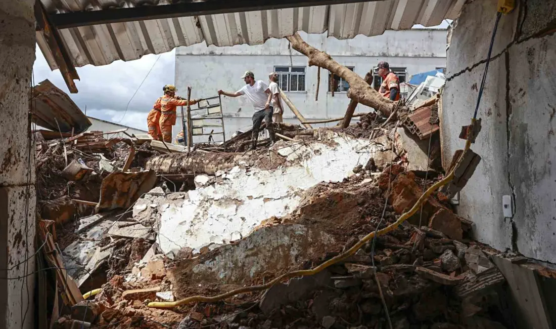 Brezilya’nın Minas Gerais eyaletinde şiddetli yağışların yol açtığı sel ve