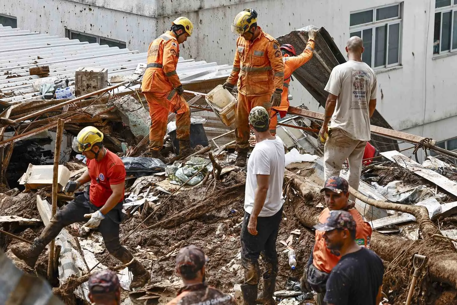 Brezilya’nın Minas Gerais eyaletinde şiddetli yağışların yol açtığı sel felaketinde