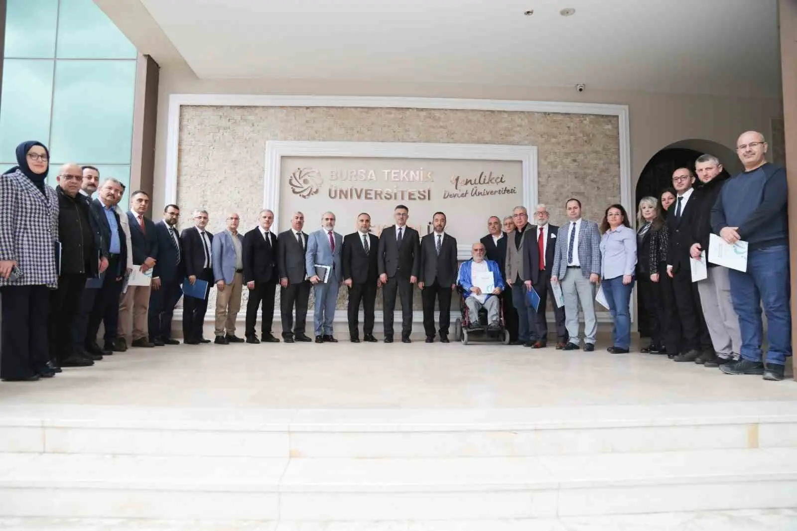 Kamuda 20 ve 30 yıllık hizmetini tamamlayan BTÜ’lü 26 personele,