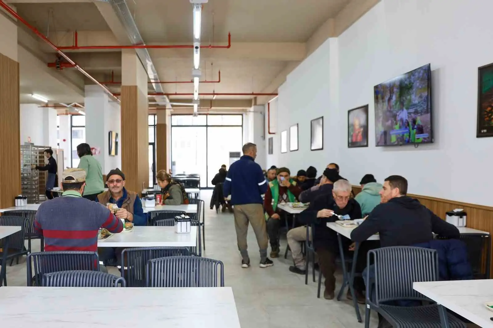 Bursa Büyükşehir Belediyesi’nin sosyal belediyecilik anlayışıyla hayata geçirdiği kent lokantaları