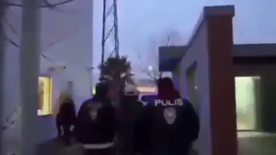 Bursa’da aranan şahıslara yönelik çalışmalar kapsamında polis ekiplerince durdurulan bir