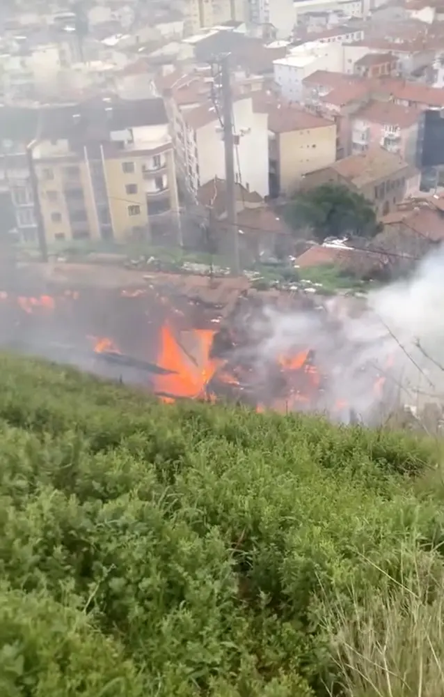 Bursa’nın Gemlik ilçesinde çıkan ev yangını korku dolu anlara neden