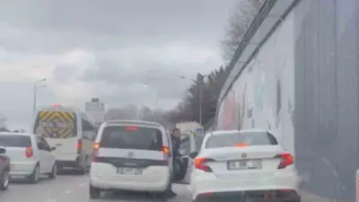 Bursa’da trafikte yol verme tartışmasında araçtan inen sürücüye 180 bin