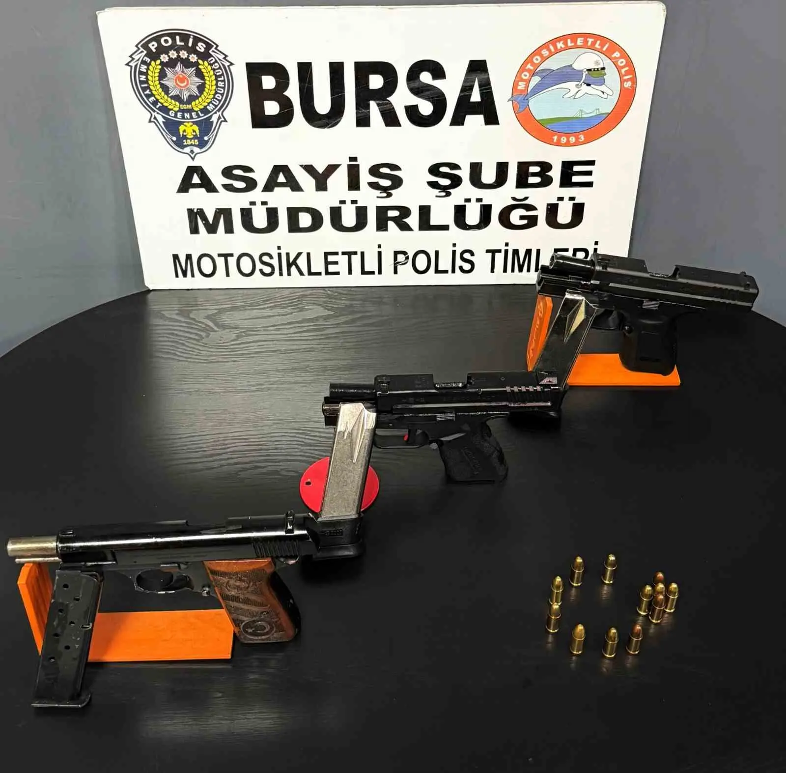 Bursa’da haklarında kesinleşmiş hapis cezası ve yakalama kararı bulunan şahıslara