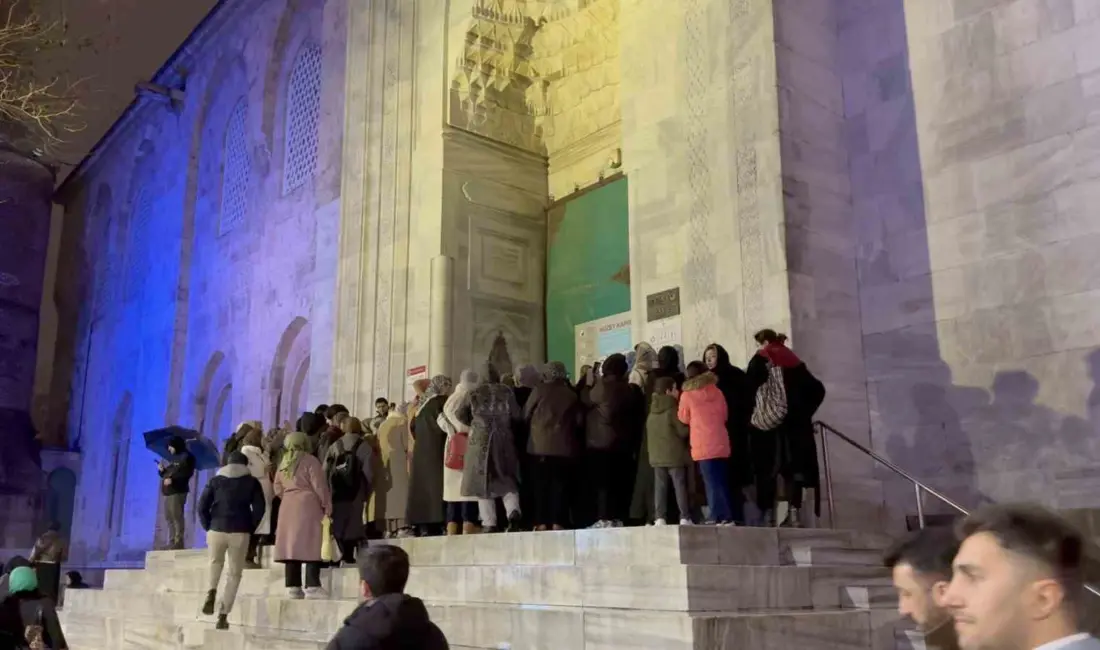 Bursa’da Ramazan-ı Şerif’in habercisi Berat Kandili, Ulu Cami’de yoğun katılımla