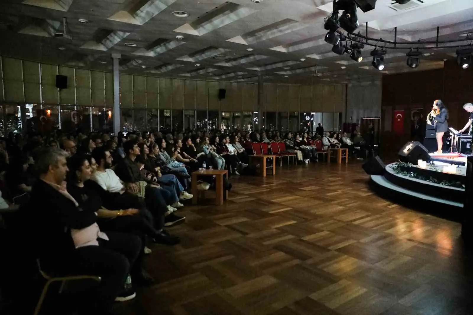 Bursa Büyükşehir Belediyesi’nin düzenlediği ‘Caz Pazarı’ kapsamında sahne alan Duygu