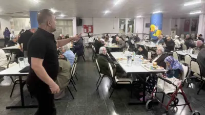 Bursa’da Ramazan ayının manevi atmosferi, huzurevi sakinleri için kurulan iftar