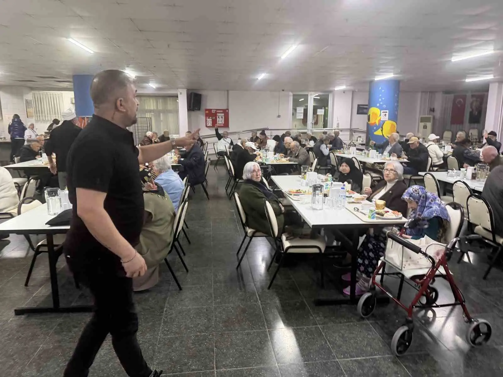 Bursa’da Ramazan ayının manevi atmosferi, huzurevi sakinleri için kurulan iftar