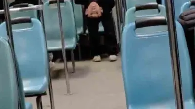 Bursa’da gece saatlerinde metroda kaydedilen görüntüler dikkat çekti. Seyir halindeki