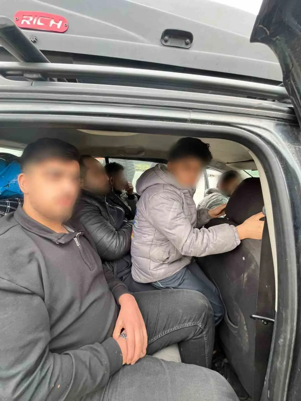 Bursa’da göçmen kaçakçılığına yönelik düzenlenen operasyonda, yasa dışı yollarla ülkeye